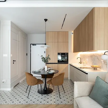 #1 Olive Center Free Garage Apartment